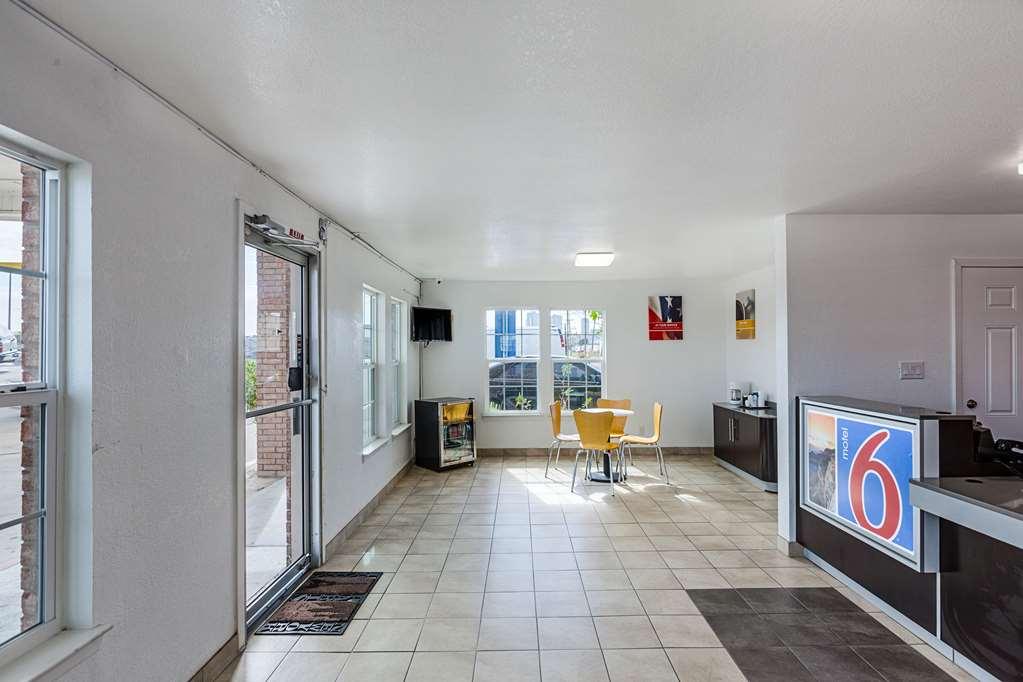 Motel 6 Fort Worth - Northside Интериор снимка