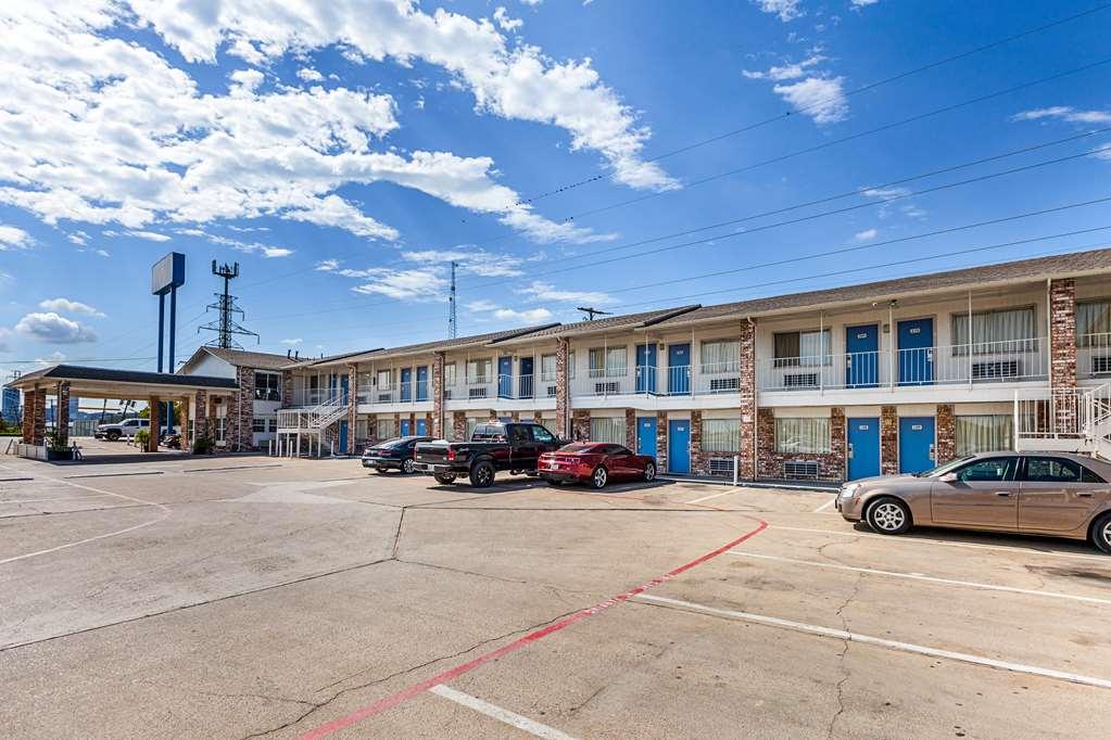 Motel 6 Fort Worth - Northside Екстериор снимка