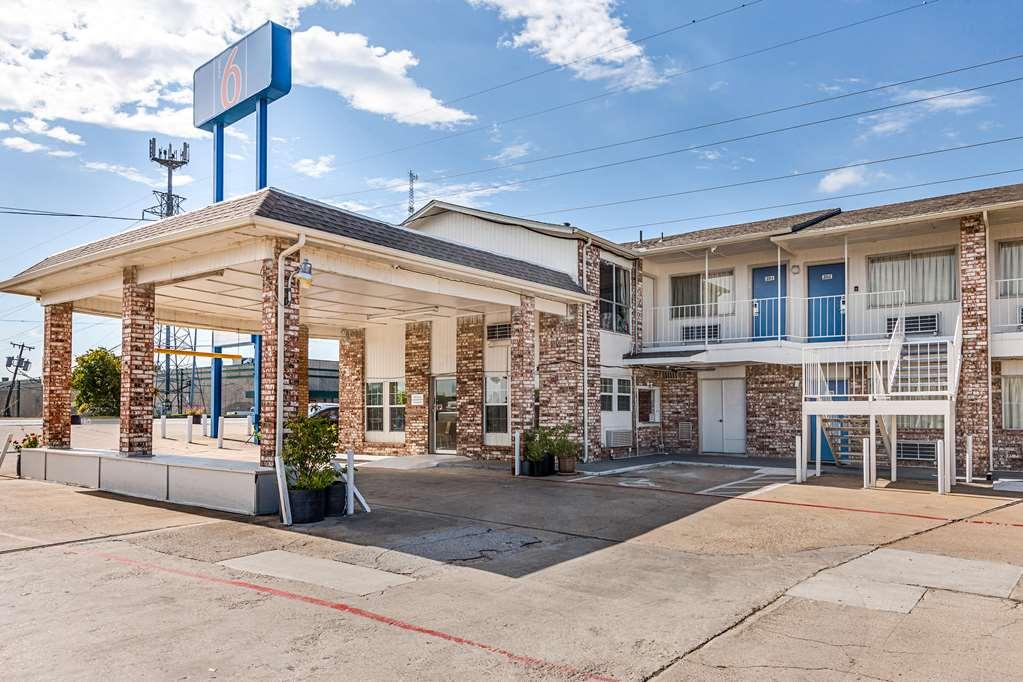Motel 6 Fort Worth - Northside Екстериор снимка