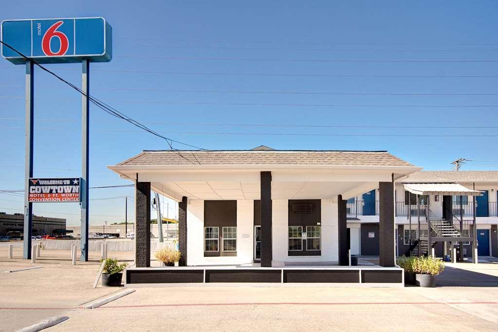 Motel 6 Fort Worth - Northside Екстериор снимка