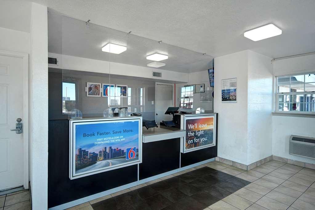 Motel 6 Fort Worth - Northside Интериор снимка