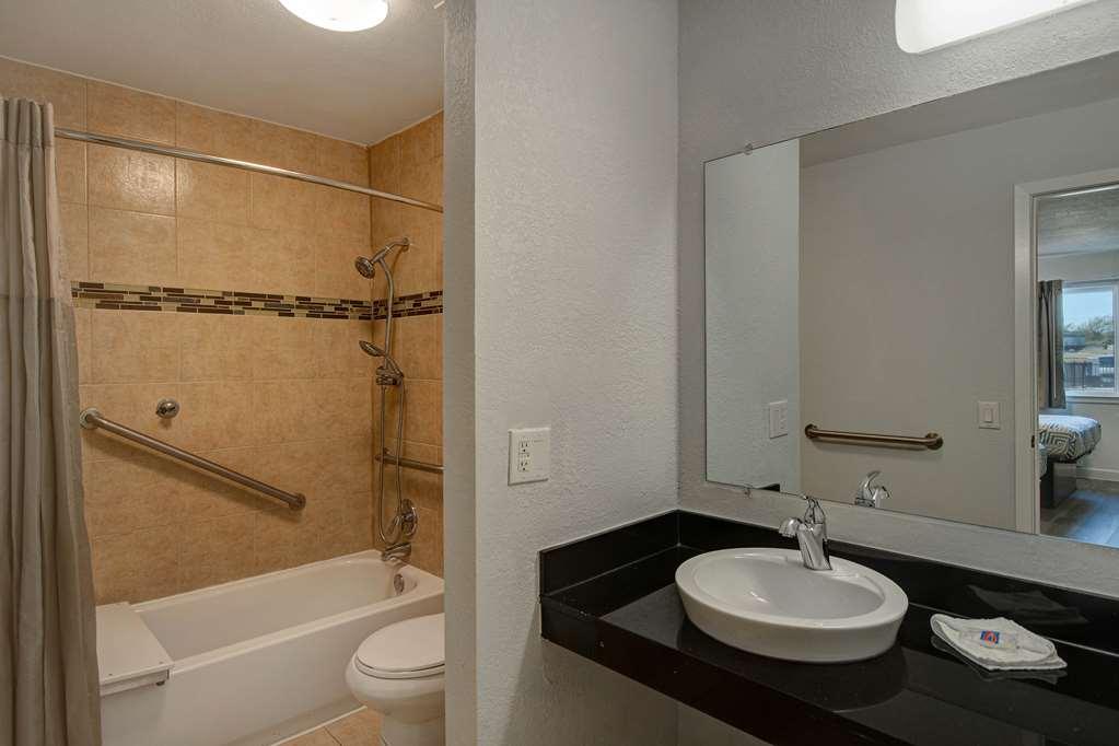Motel 6 Fort Worth - Northside Екстериор снимка