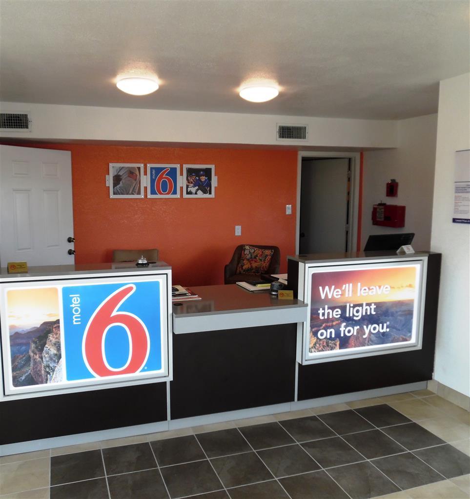 Motel 6 Fort Worth - Northside Интериор снимка