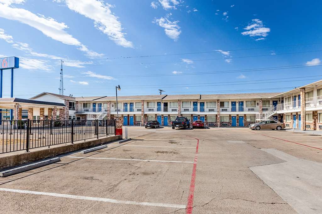 Motel 6 Fort Worth - Northside Екстериор снимка