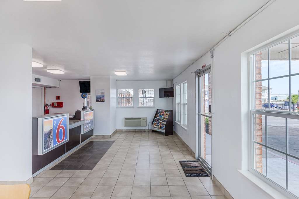 Motel 6 Fort Worth - Northside Интериор снимка