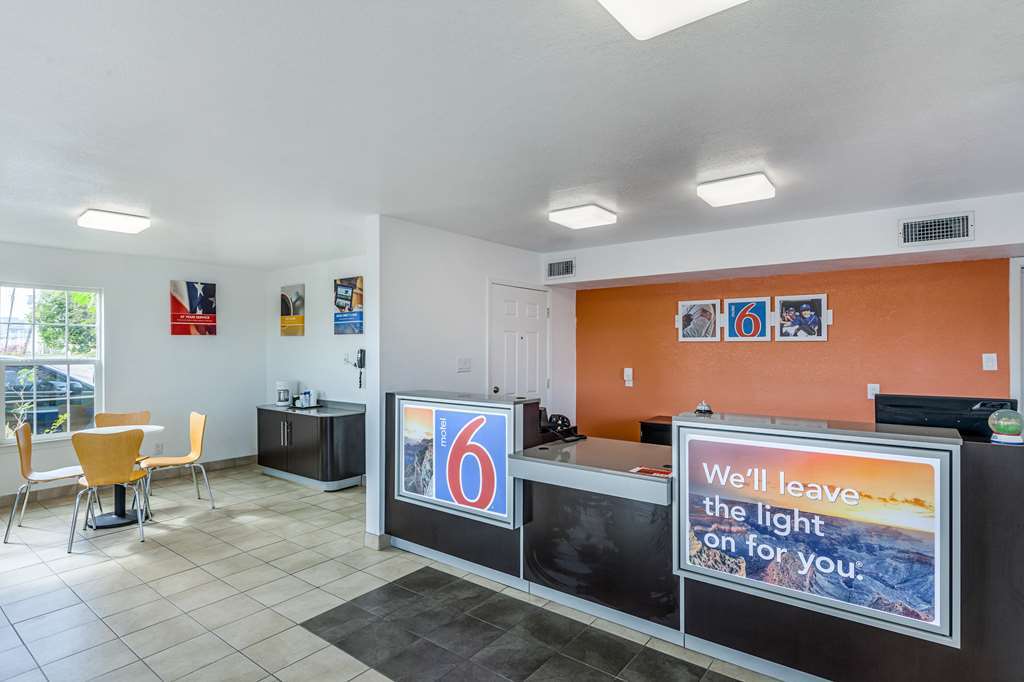 Motel 6 Fort Worth - Northside Интериор снимка