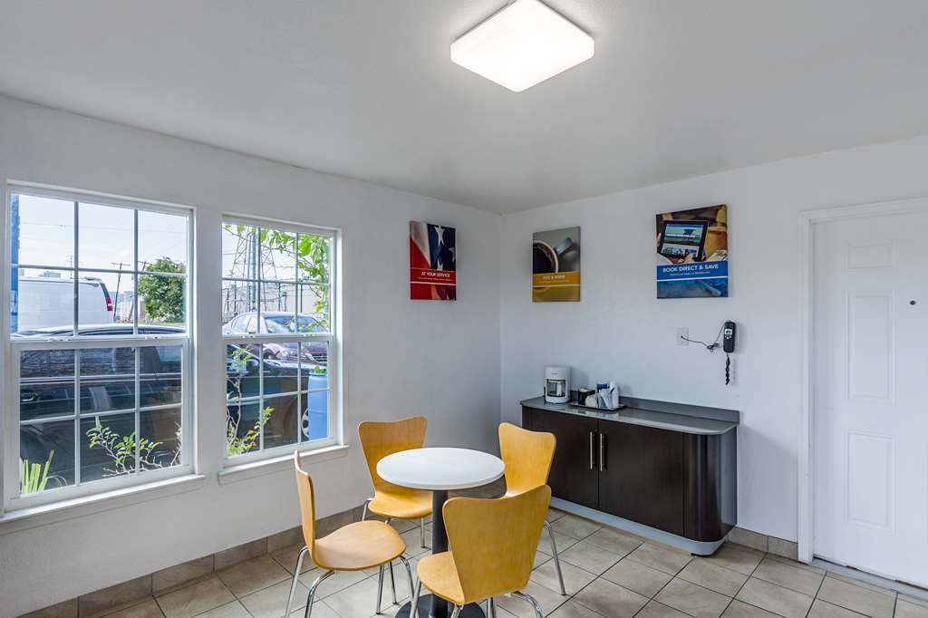 Motel 6 Fort Worth - Northside Интериор снимка